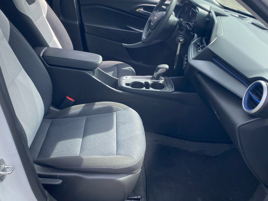 2025 Chevrolet Trax LS - Photo 14