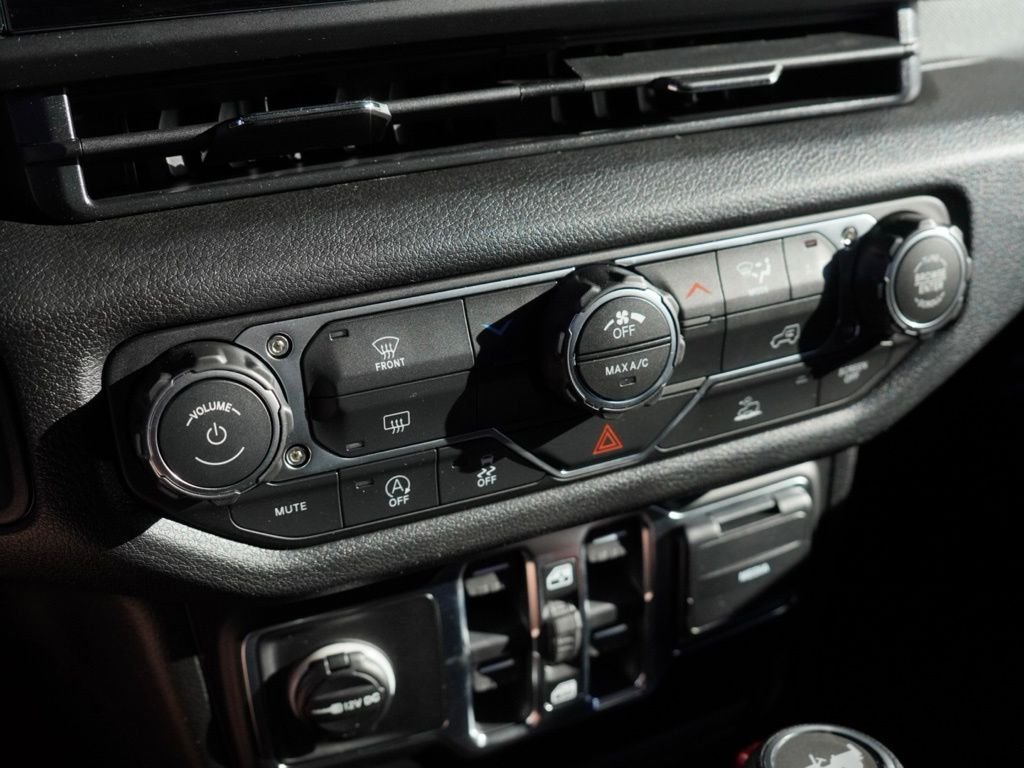 New 2026 Black Clear-Coat Exterior Paint Jeep Sport image 14