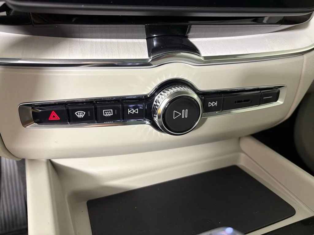 New 2026 Vapour Grey Volvo Ultra image 29