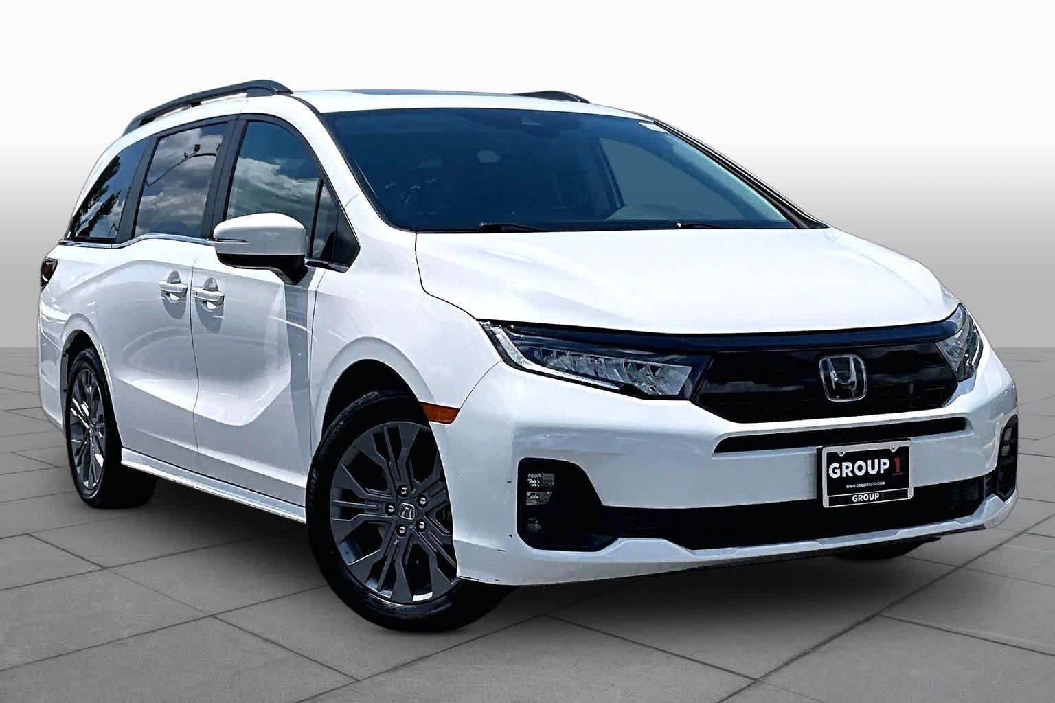 Used 2025 Platinum White Pearl Honda Touring image 3