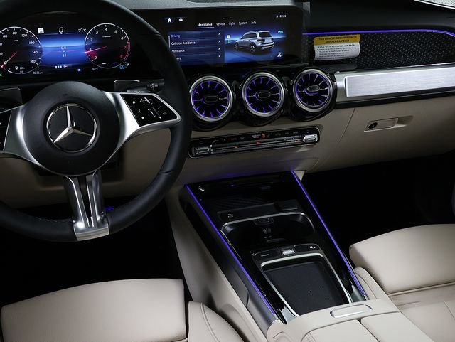 New 2026 Polar White Mercedes-Benz GLB 250 image 43