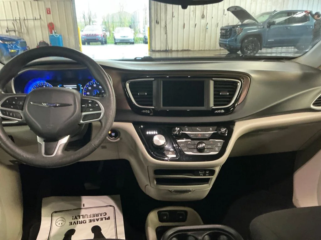 Used 2018 Gray Chrysler Touring Plus image 18