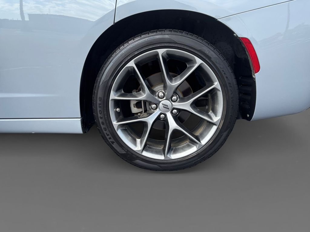 Used 2022 Gray Dodge SXT image 9