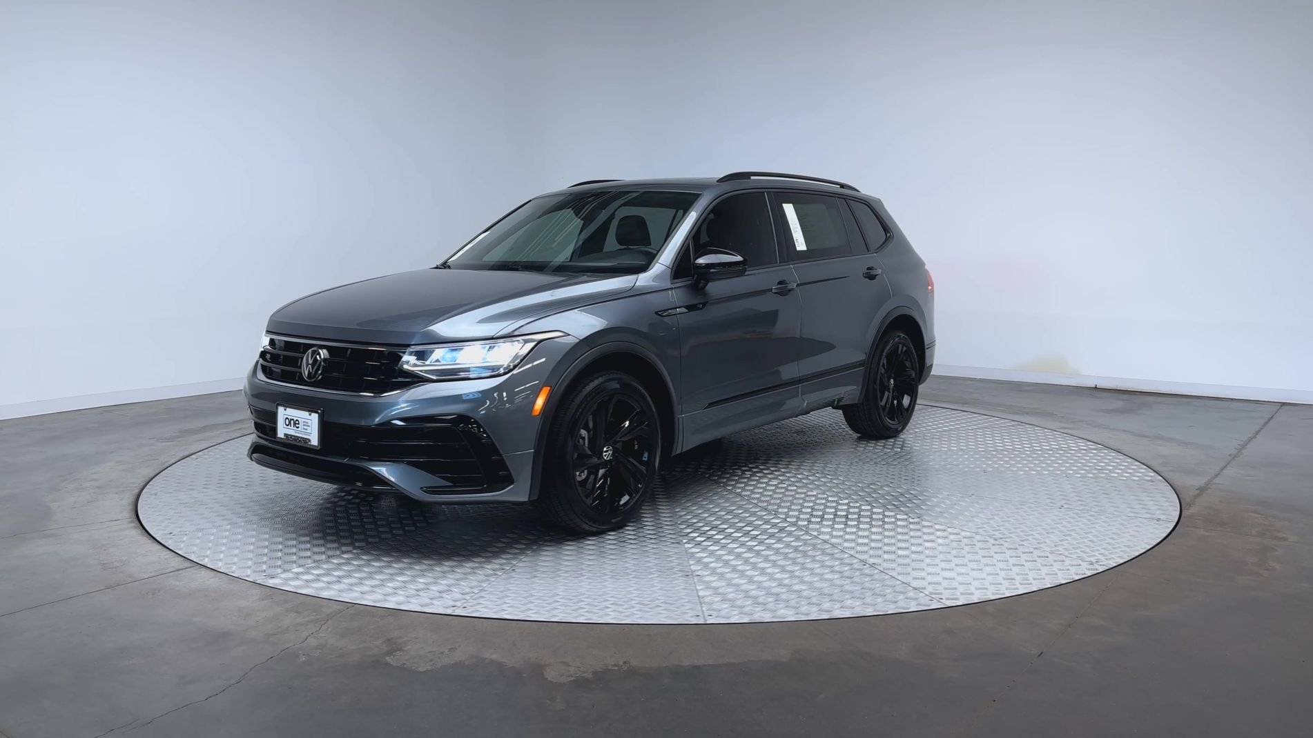 Used 2023 Gray Volkswagen SE R-Line Black image 4