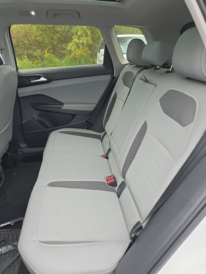 Used 2023 White Volkswagen 1.5T SE image 11