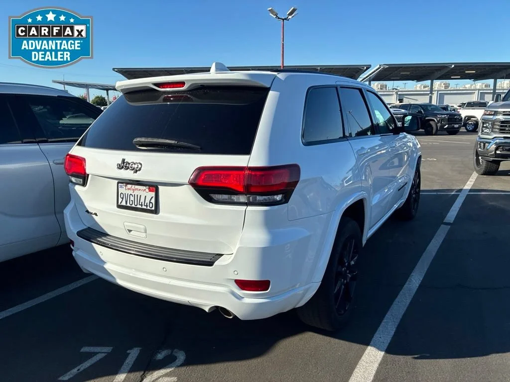 Used 2018 Bright White Cl Jeep Altitude image 2
