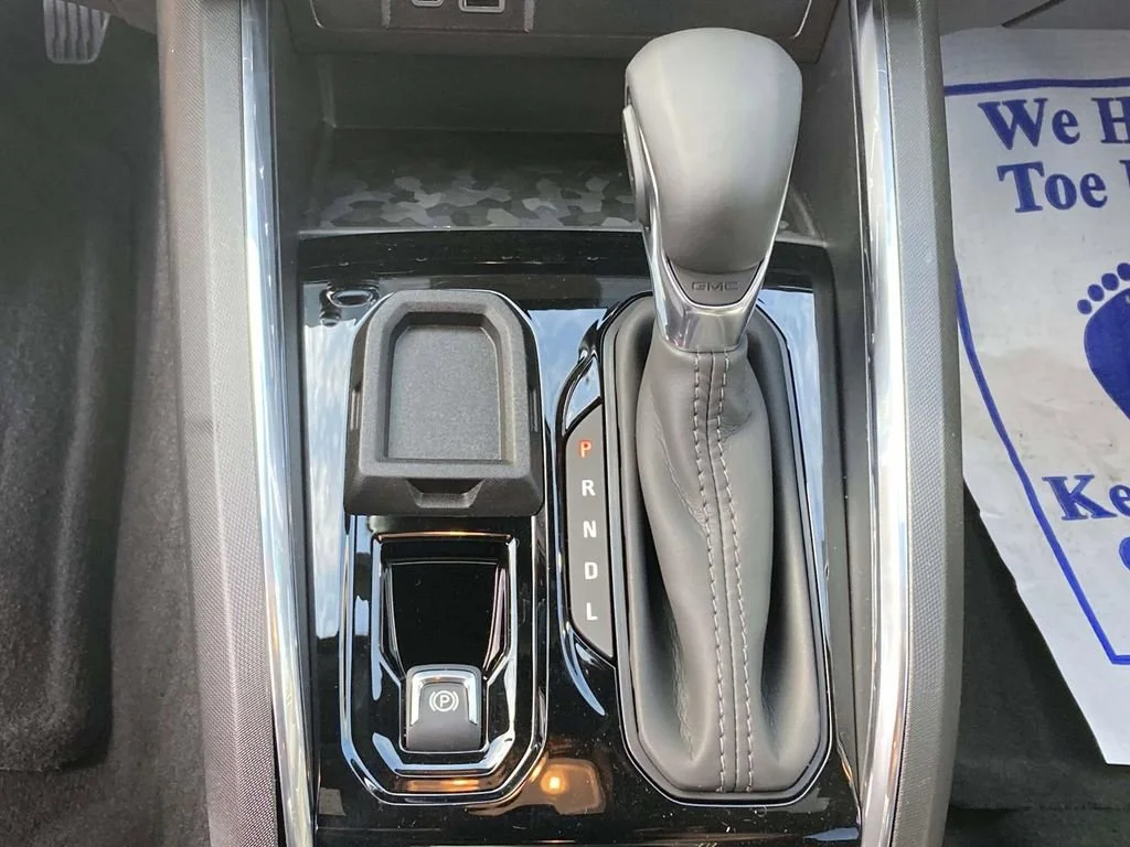 New 2026 Sterling Metallic GMC Elevation image 21