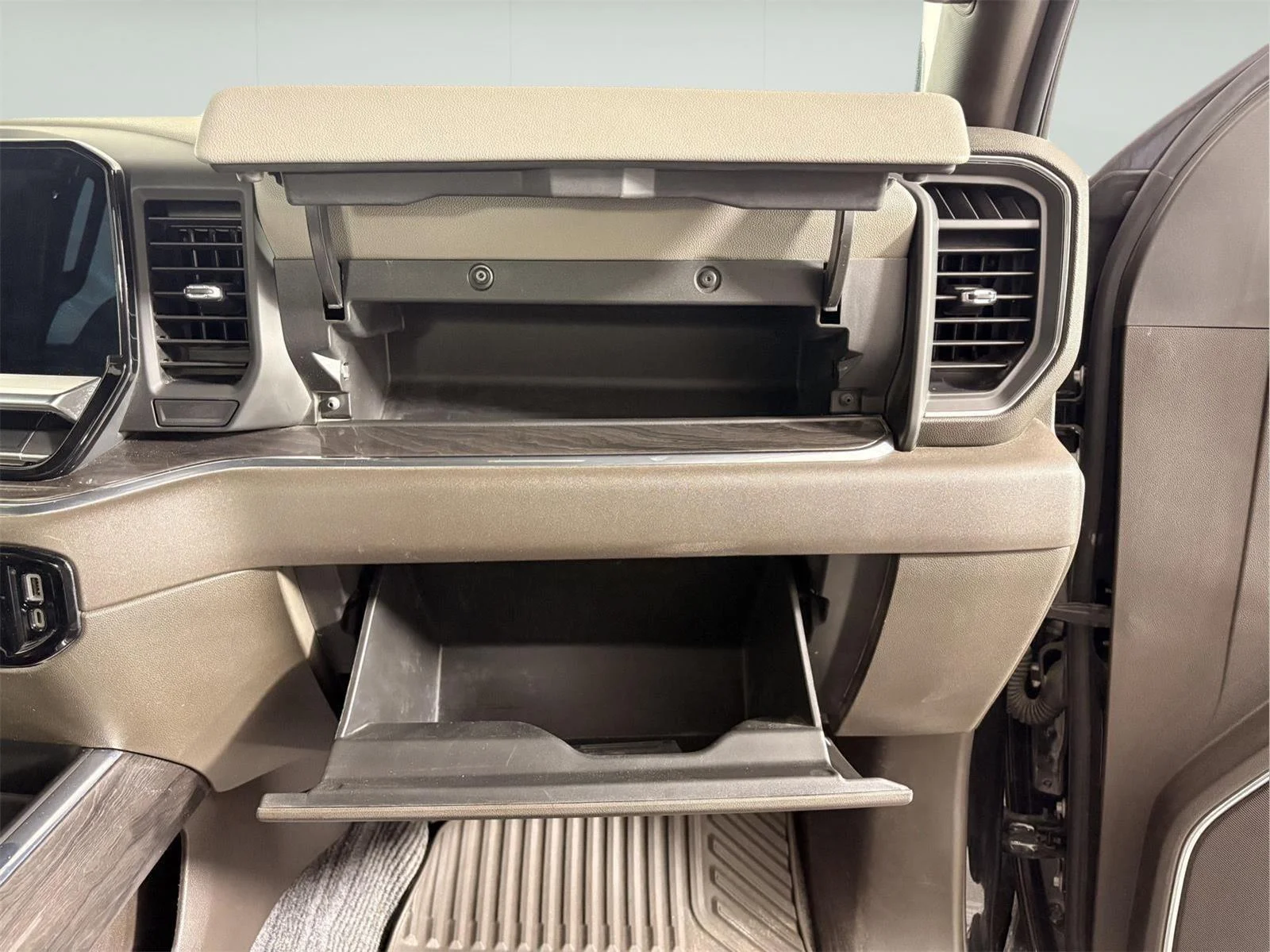 Used 2024 Black Chevrolet LTZ image 28
