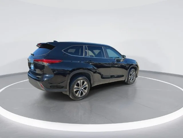 Used 2023 Black Toyota XLE image 8