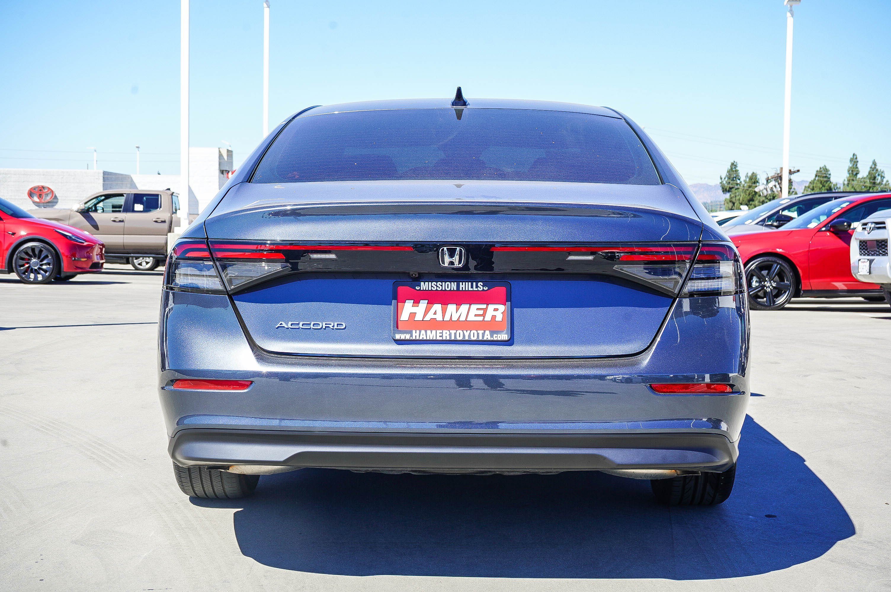 Used 2025 Meteorite Gray Metallic Honda SE image 5