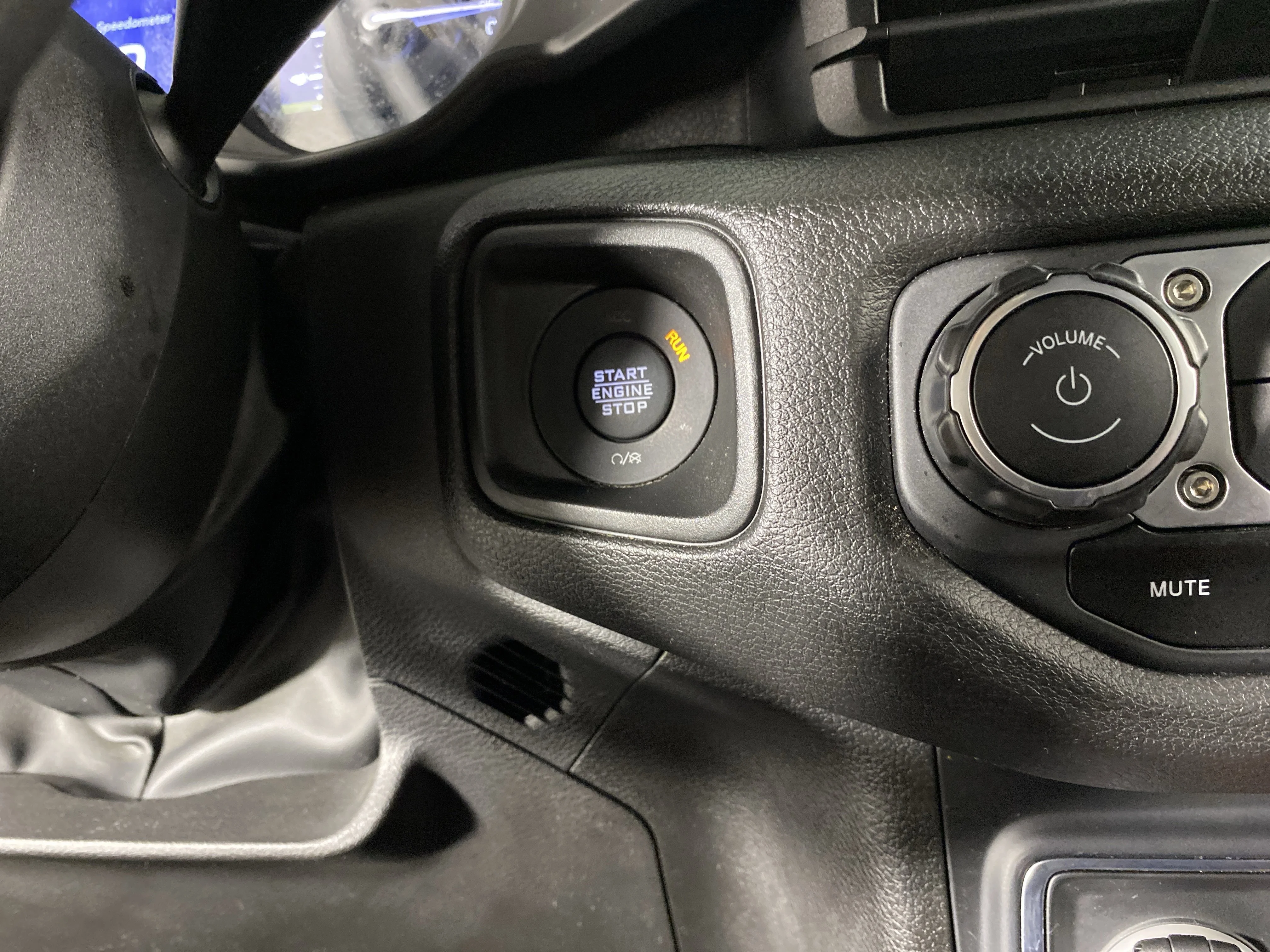 Used 2024 Granite Crystal Metallic Clearcoat Jeep Sport S image 26