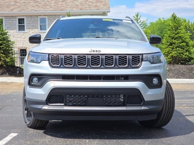 New 2026 Silver Zynith Metallic Clear-Coat Exterior Paint Jeep Latitude image 3