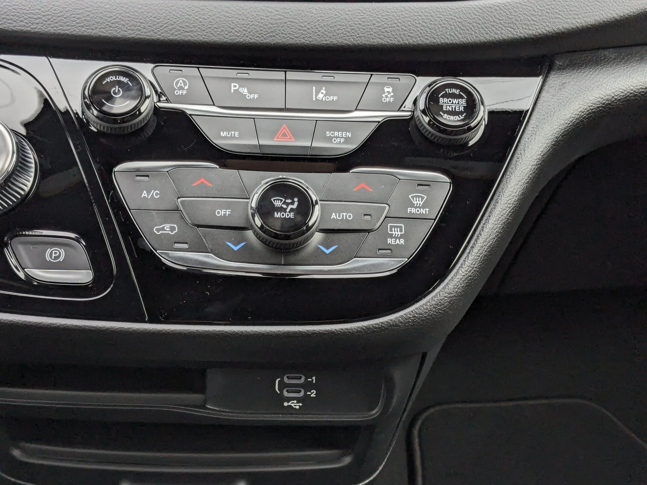 New 2026 White Chrysler SXT - - FWD - Power Liftgate - Power Sliding Doors - Leather & More! image 23