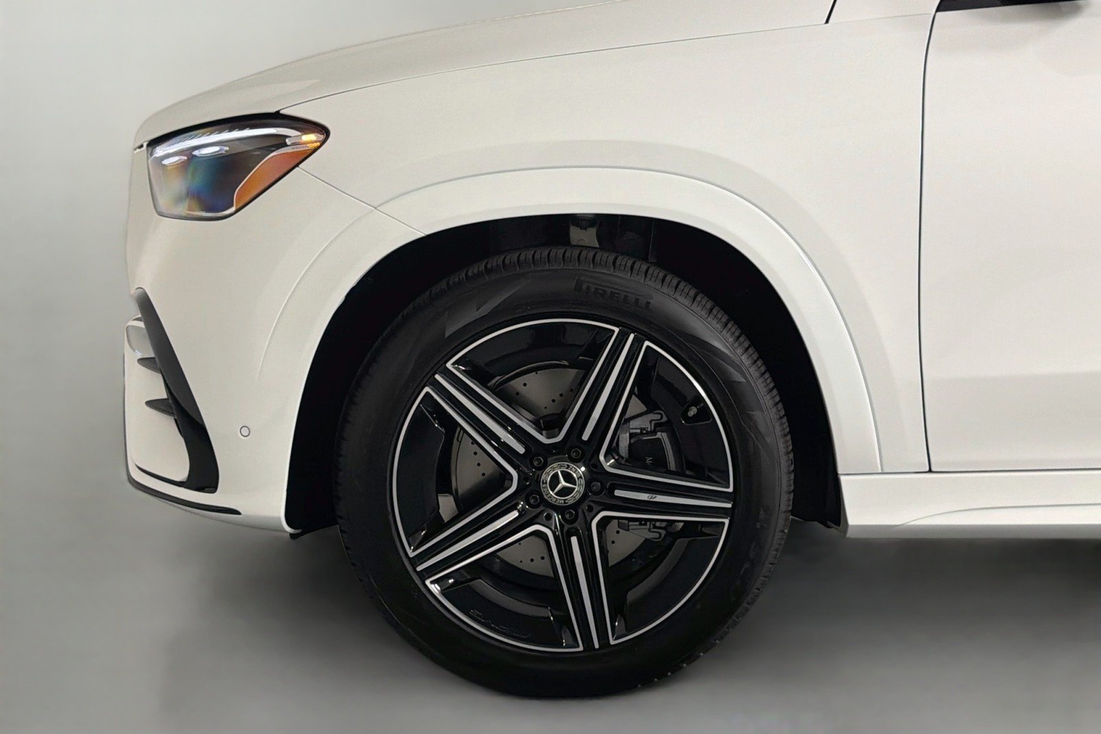 New 2026 Polar White Mercedes-Benz GLE 450 4MATIC® SUV image 9