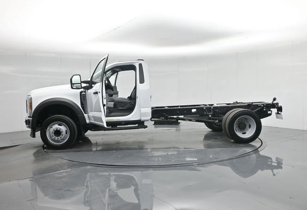 New 2026 Oxford White Ford XL image 4