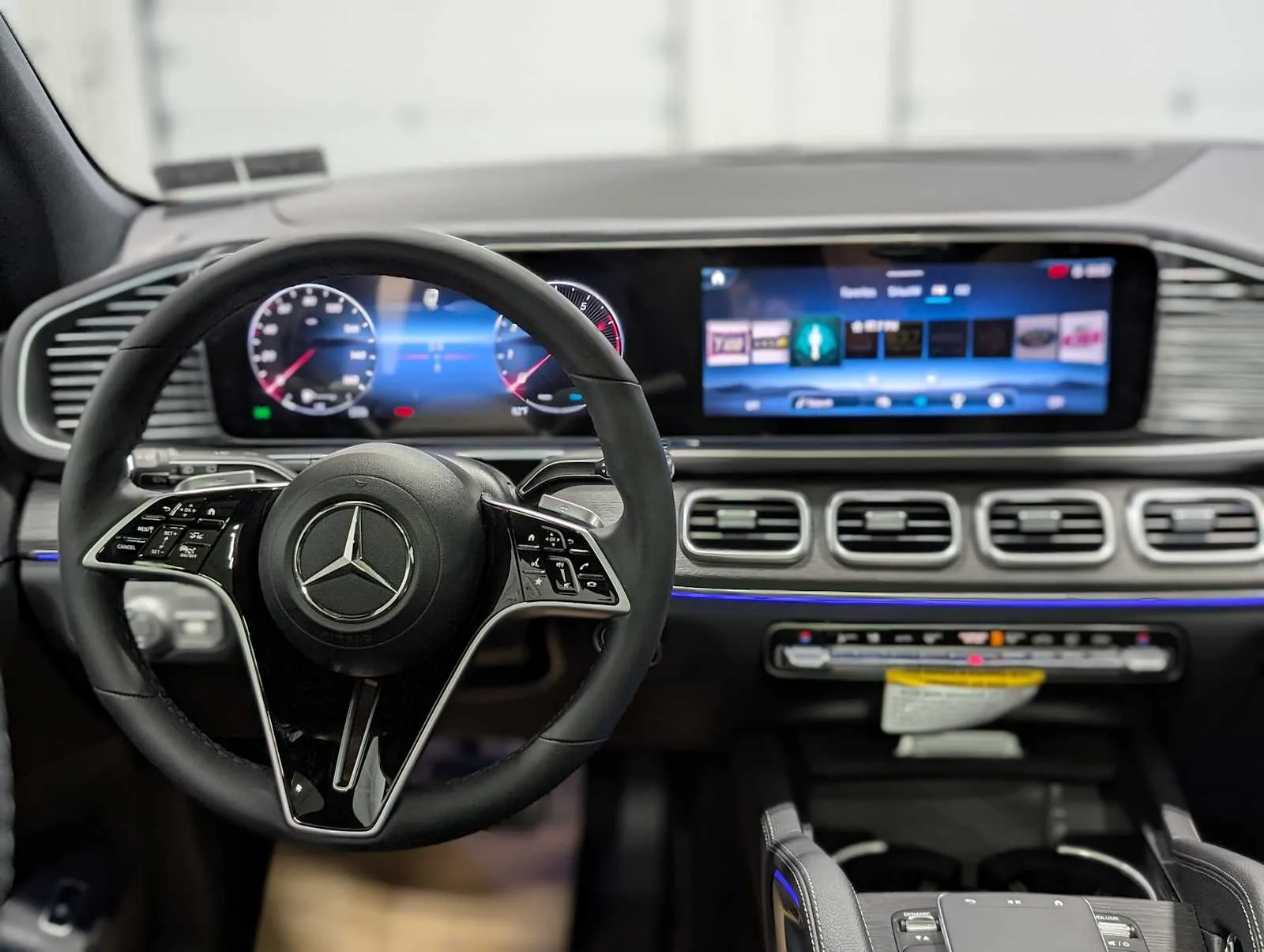 New 2026 MANUFAKTUR Moonlight White magno Mercedes-Benz GLE 450 image 6