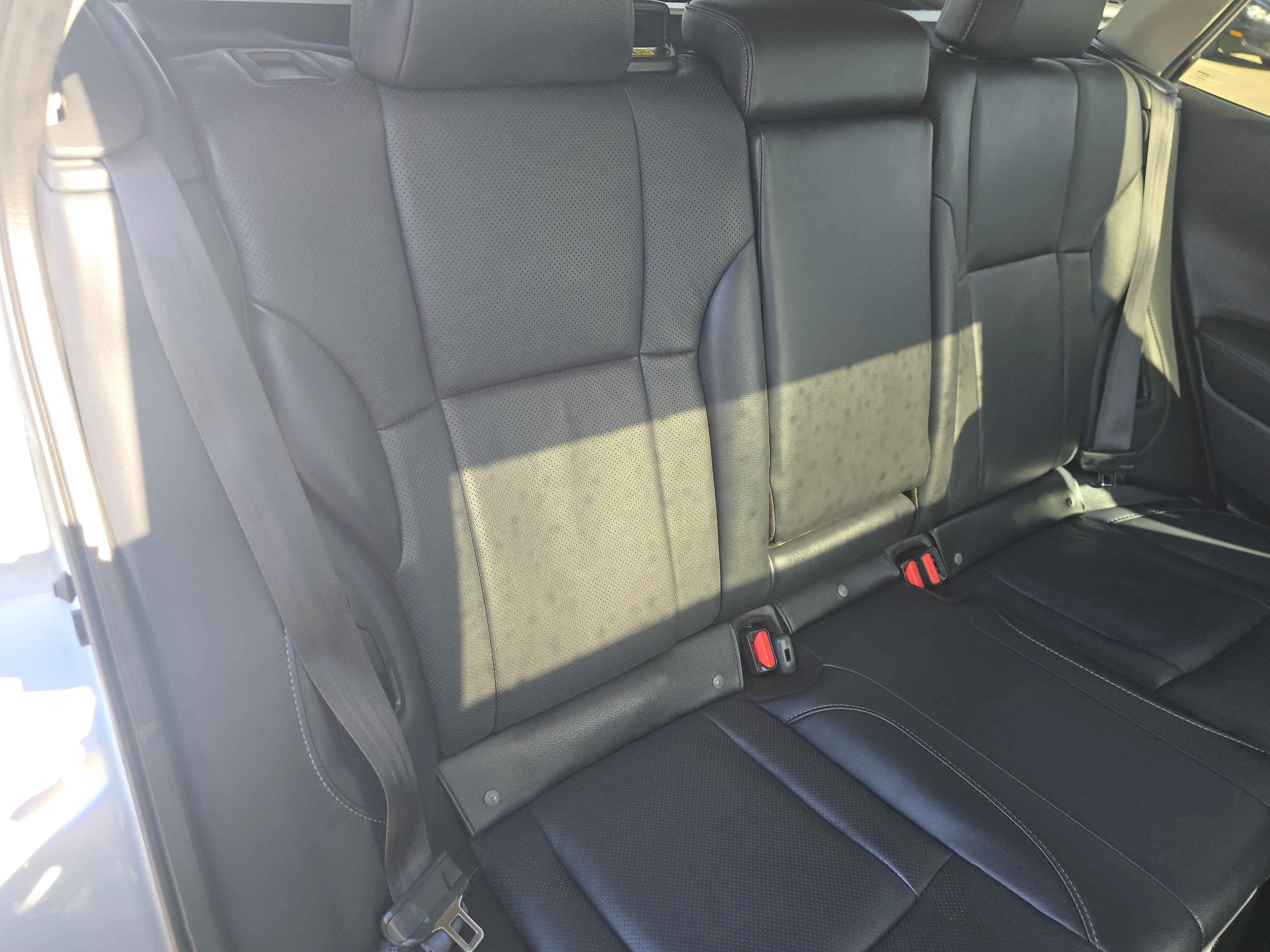 Used 2022 Ice Silver Metallic Subaru Limited image 20