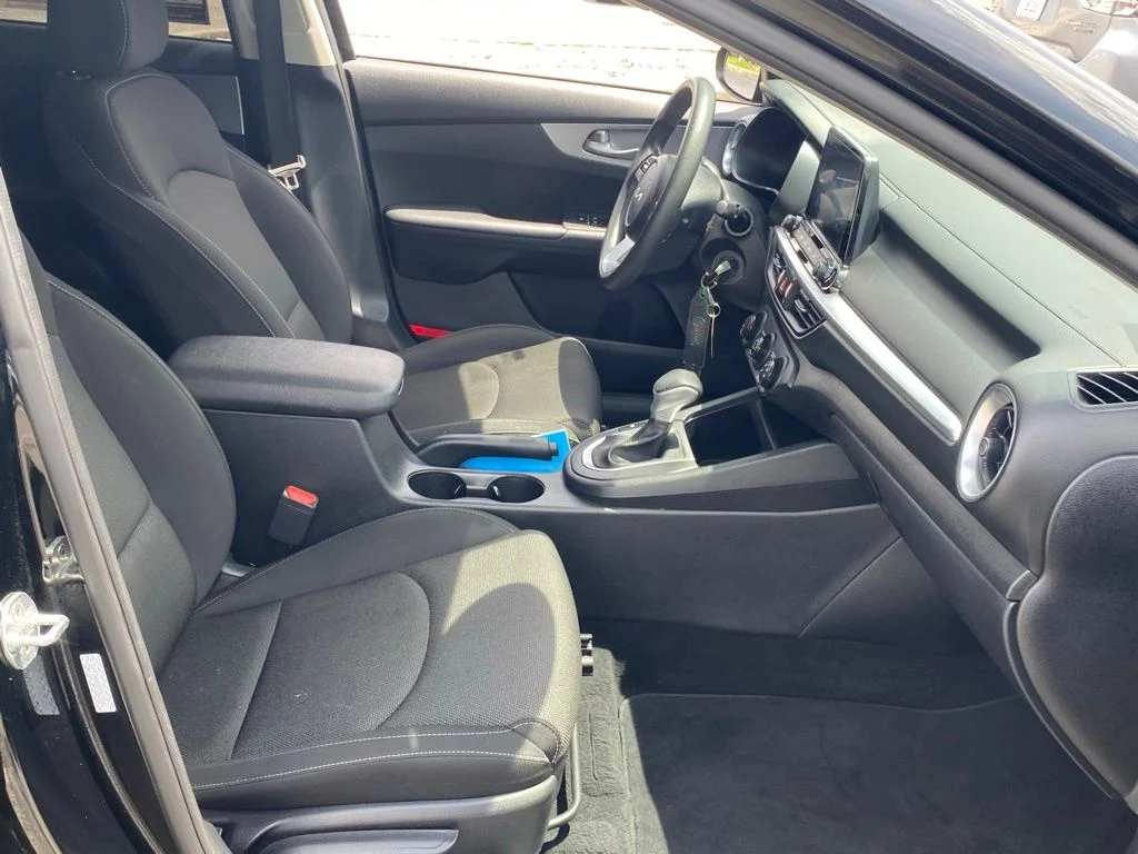 Used 2023 Black Kia LXS image 16