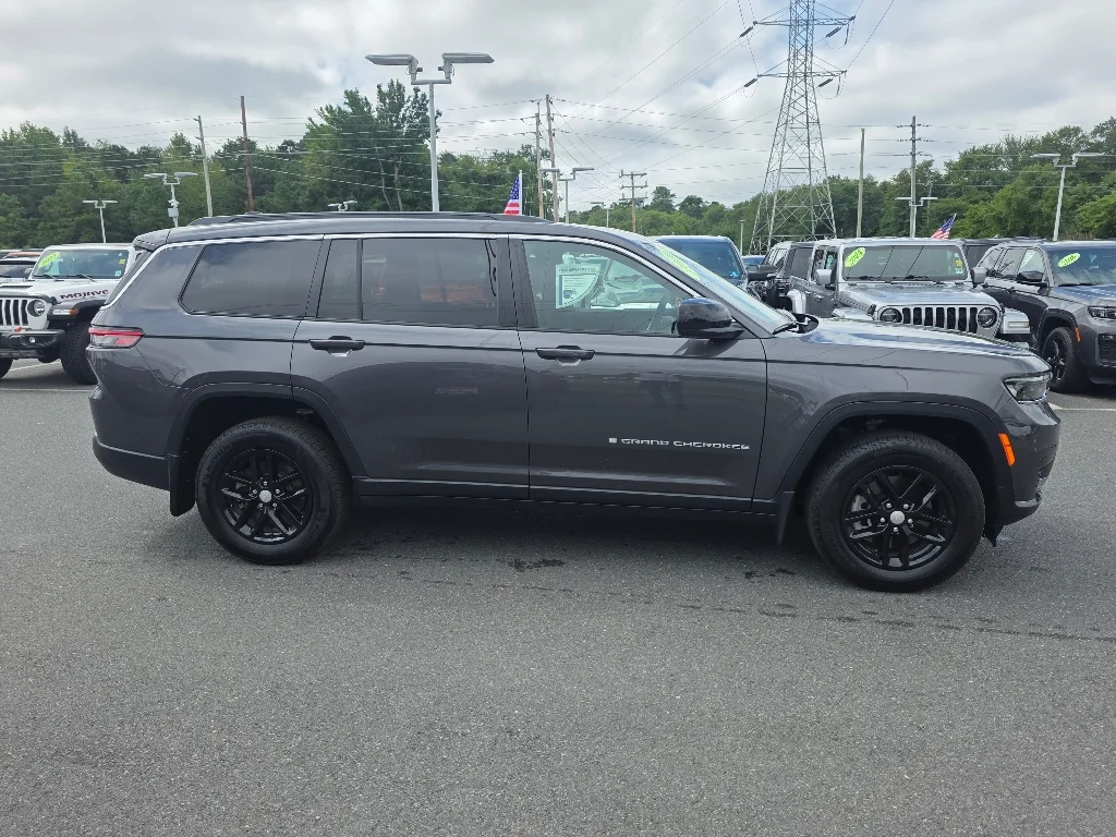 Used 2026 Baltic Grey Metallic Clear Coat Jeep Laredo image 18