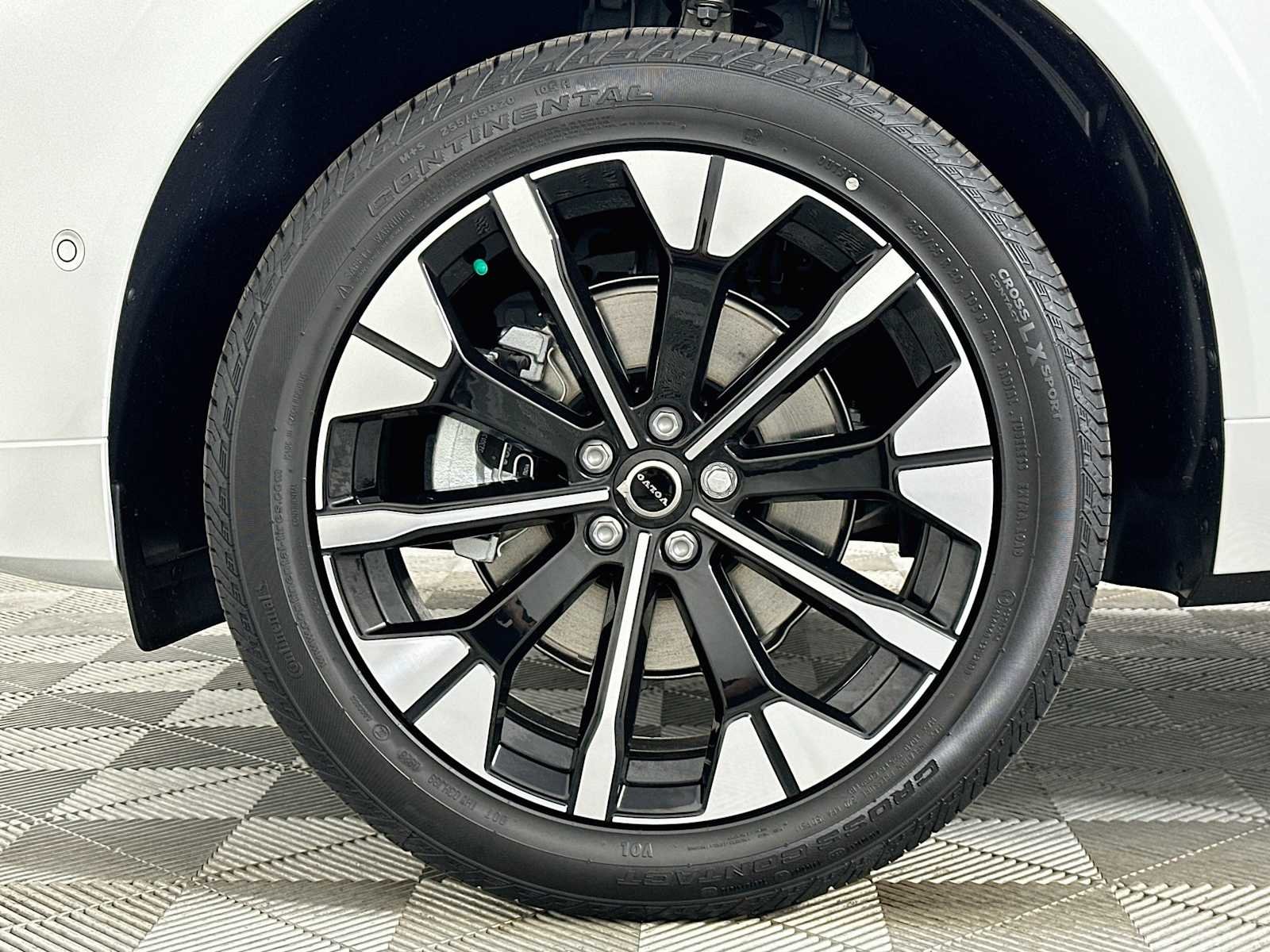 New 2026 Crystal White Volvo Plus image 28