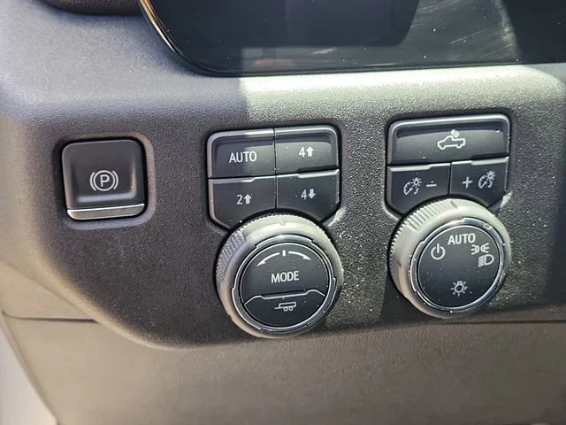 2022 Chevrolet Silverado 1500 LT - Photo 23