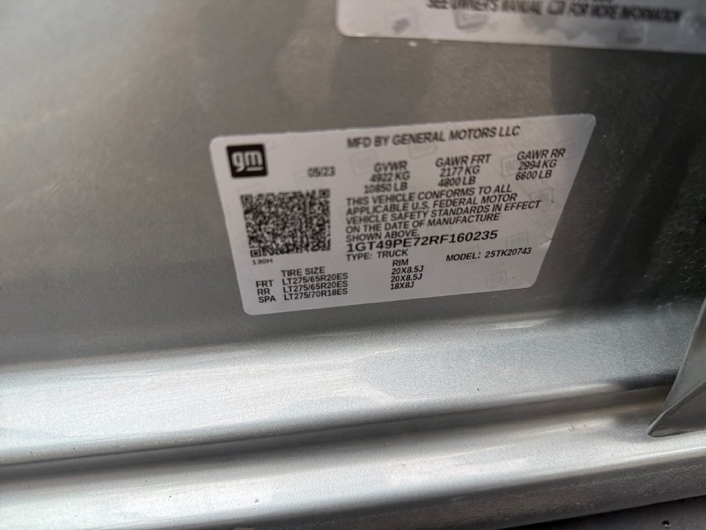 Used 2024 Silver GMC AT4 image 29