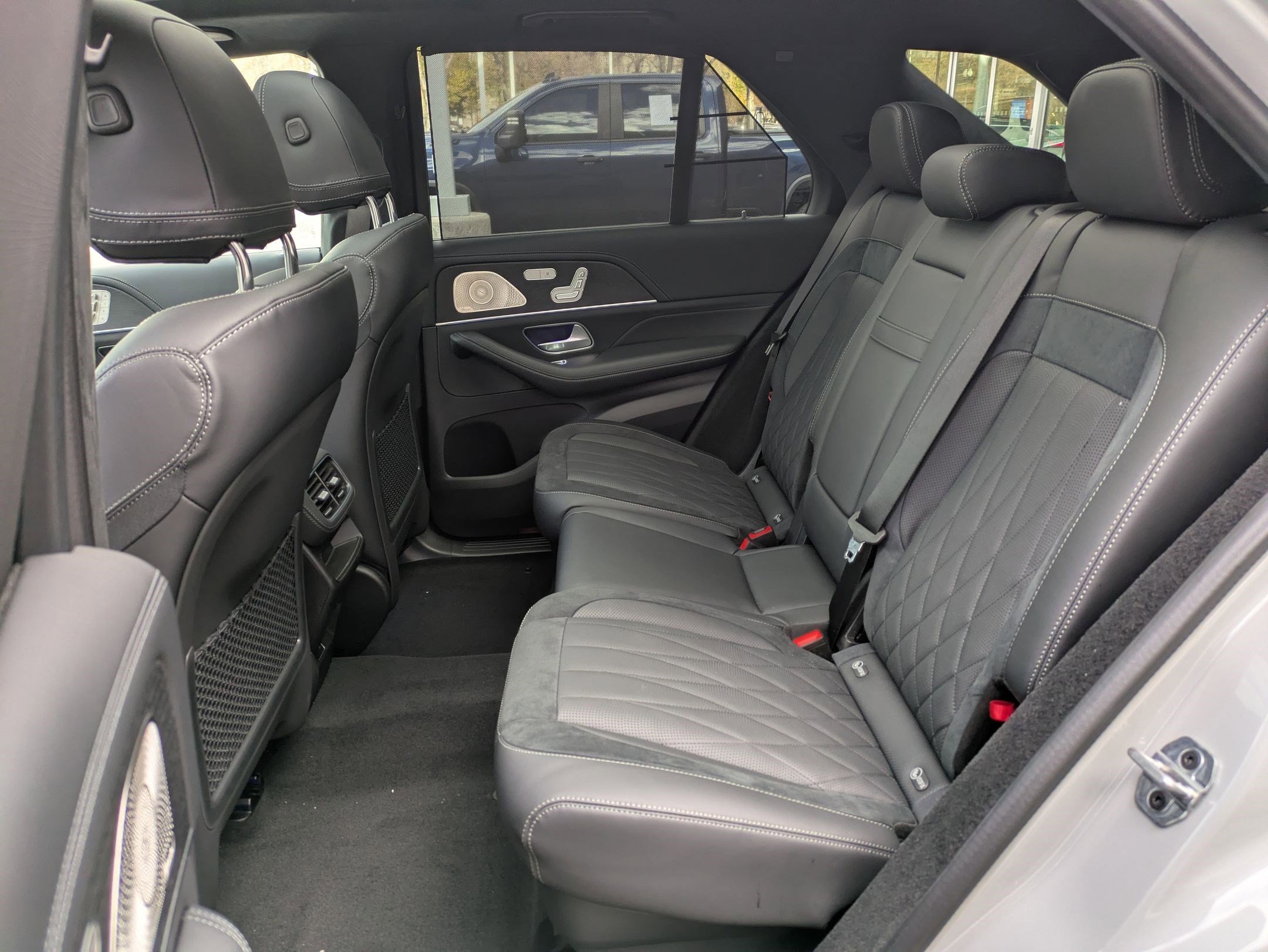 New 2026 MANUFAKTUR Alpine Grey Mercedes-Benz AMG® GLE 63 S image 33