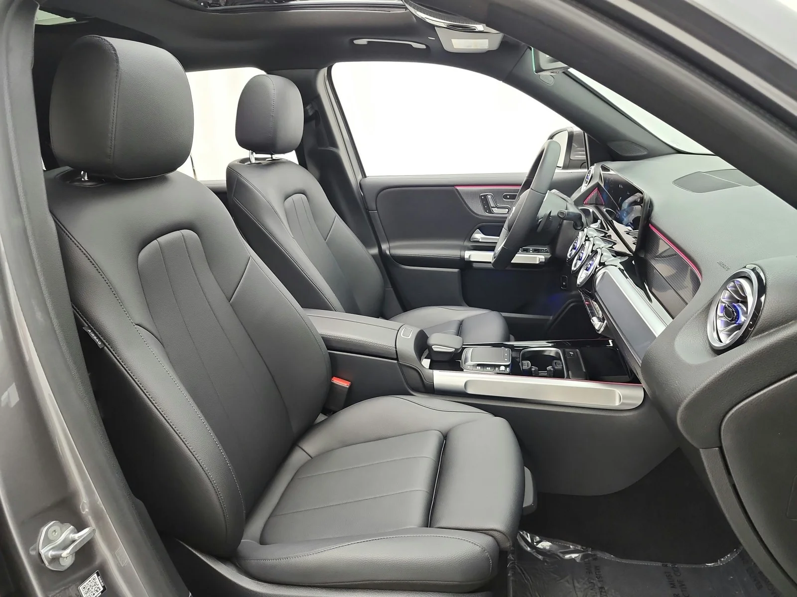 Used 2022 Mountain Grey Metallic Mercedes-Benz GLB 250 SUV image 19