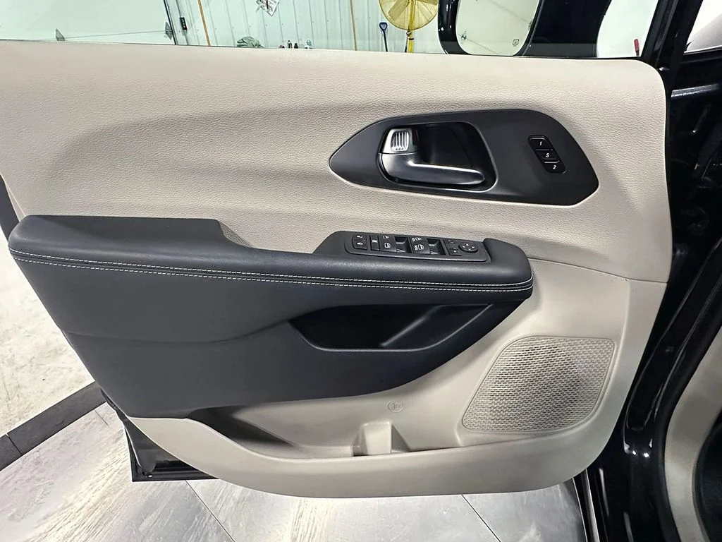 2022 Chrysler Pacifica Touring L - Photo 19