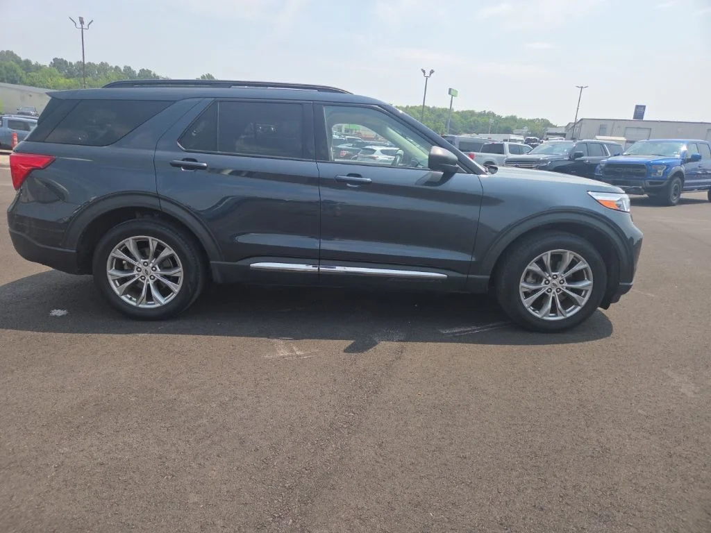 Certified Used 2022 Blue Ford XLT image 11