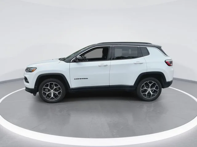 Used 2024 White/off-white Jeep Limited image 5