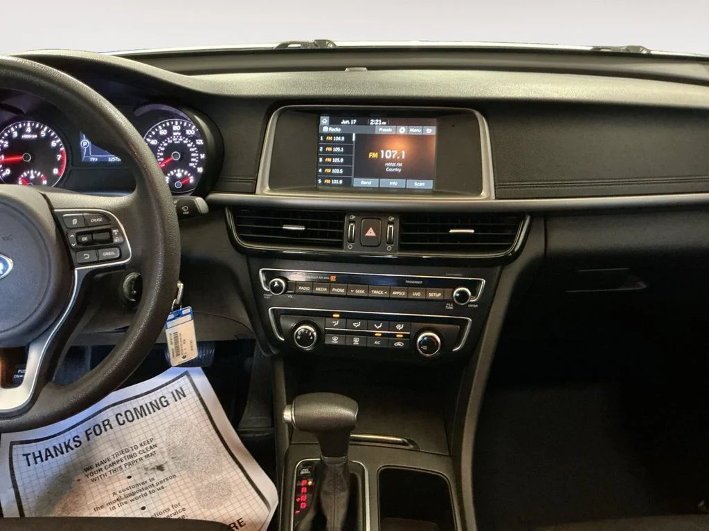 Used 2018 White Kia LX image 20