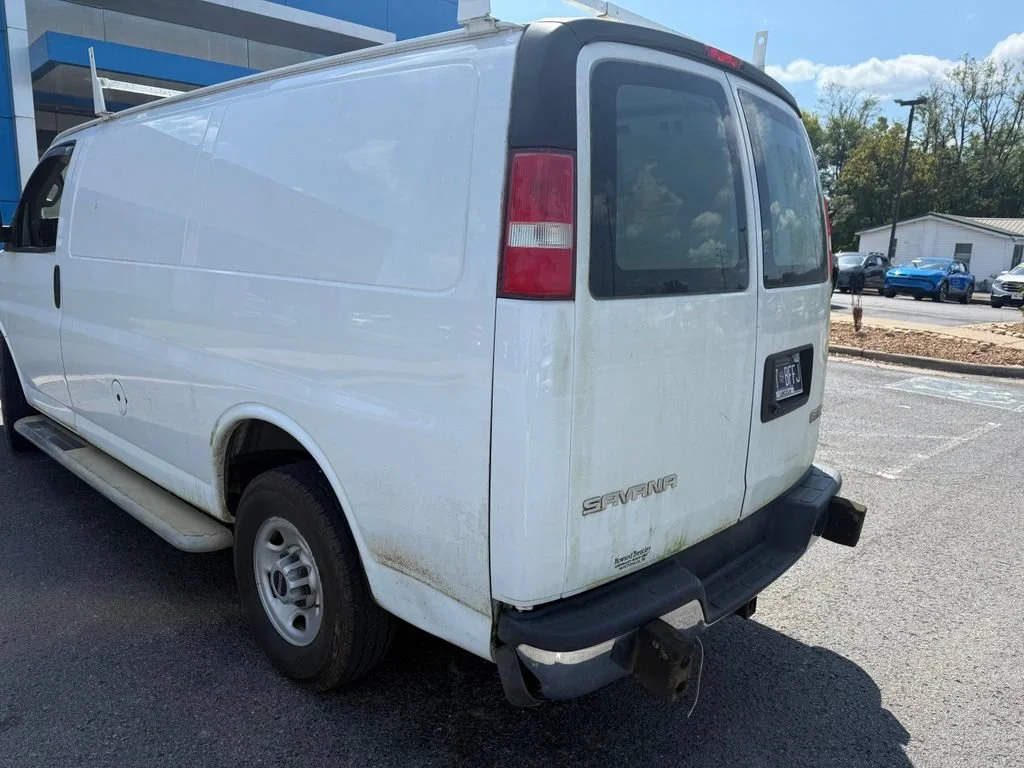 Used 2018 SUMMIT WHITE GMC CARGO image 2