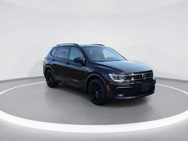 Used 2021 Black Volkswagen 2.0T SE R-Line Black image 2