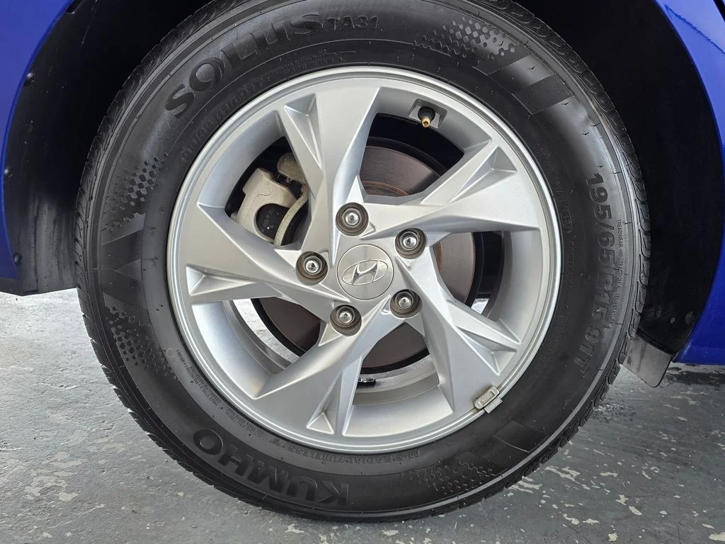Used 2021 Blue Hyundai SE image 44