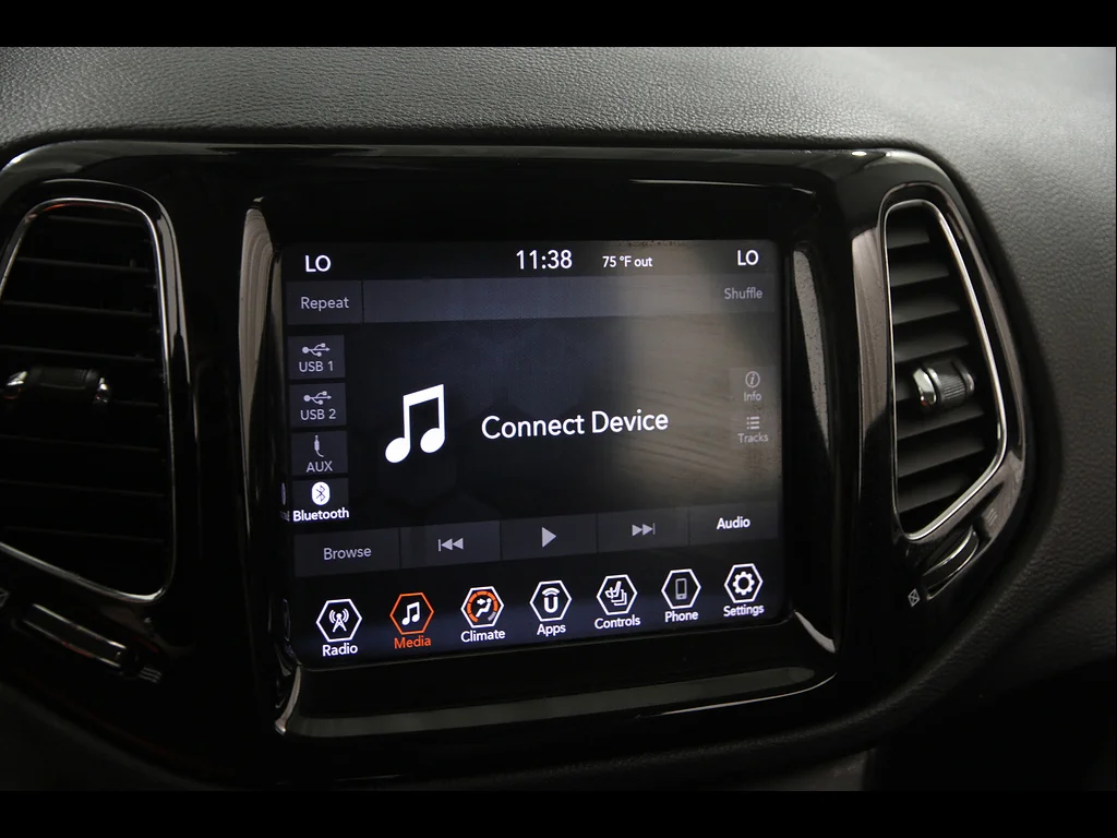 Used 2020 Diamond Black Crystal Pearl Coat Jeep Limited image 11