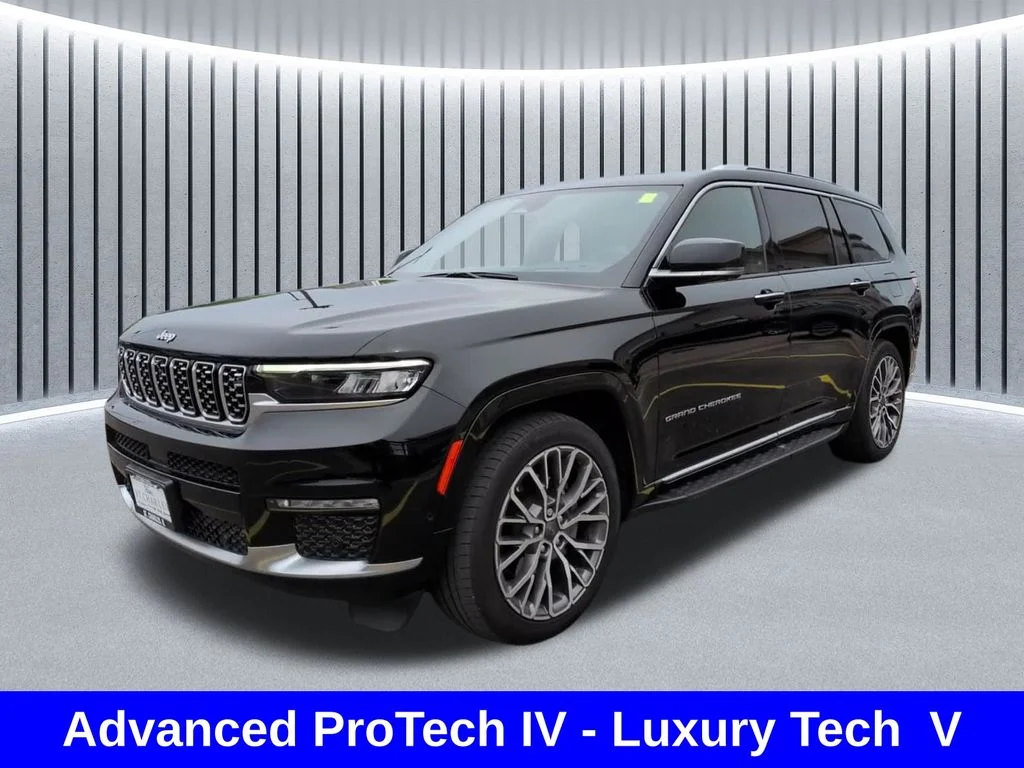 Used 2023 Black Jeep Summit image 1