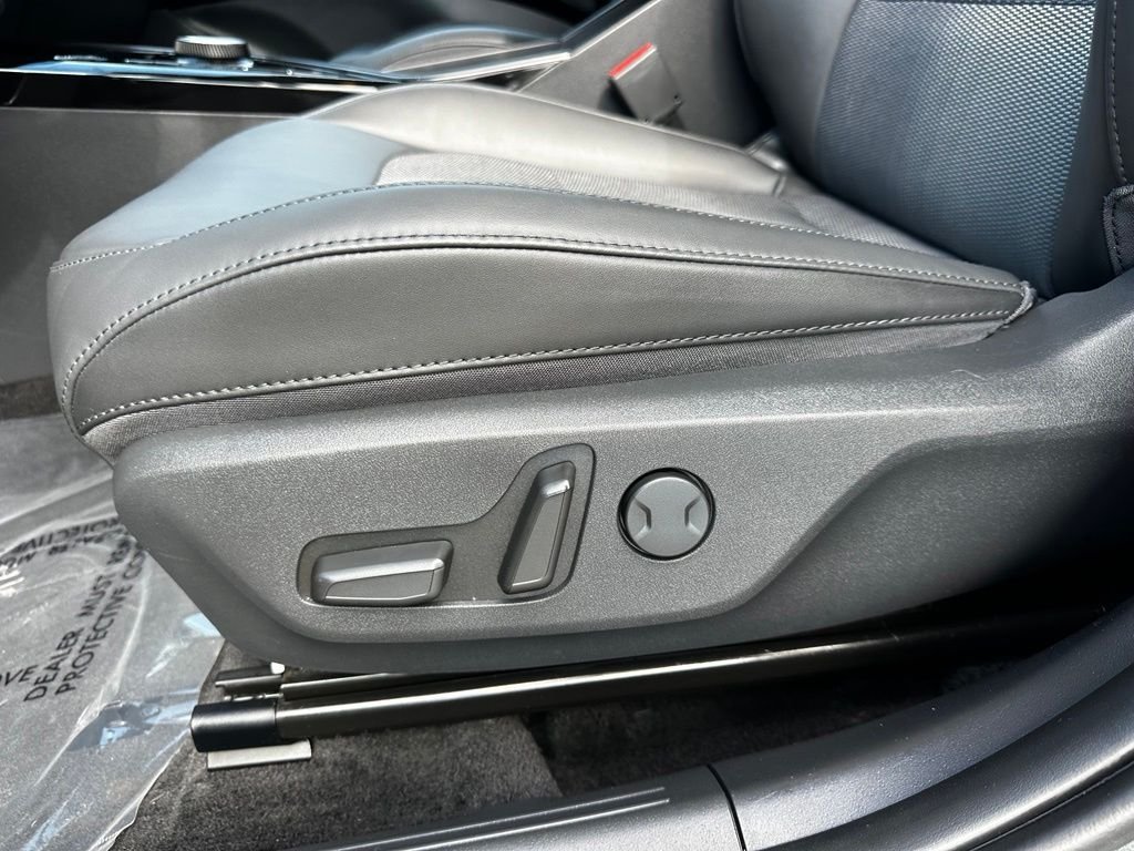 Used 2023 Gray Kia Wind image 23