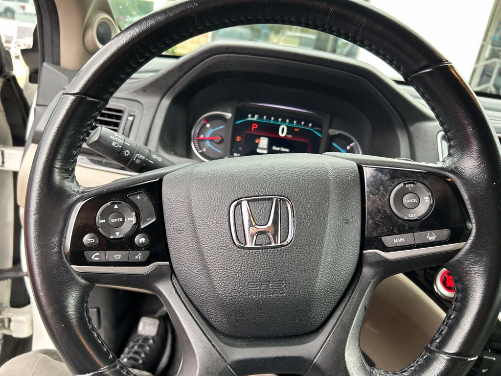 Used 2019 White Diamond Pearl Honda Touring image 6