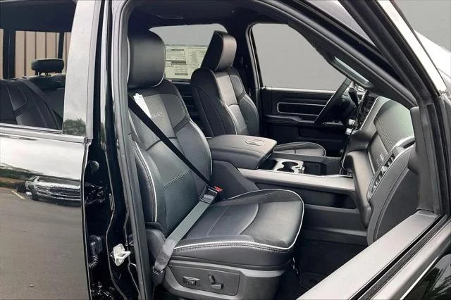 New 2026 Diamond Black Crystal Pearl-Coat Exterior Paint RAM LARAMIE image 24