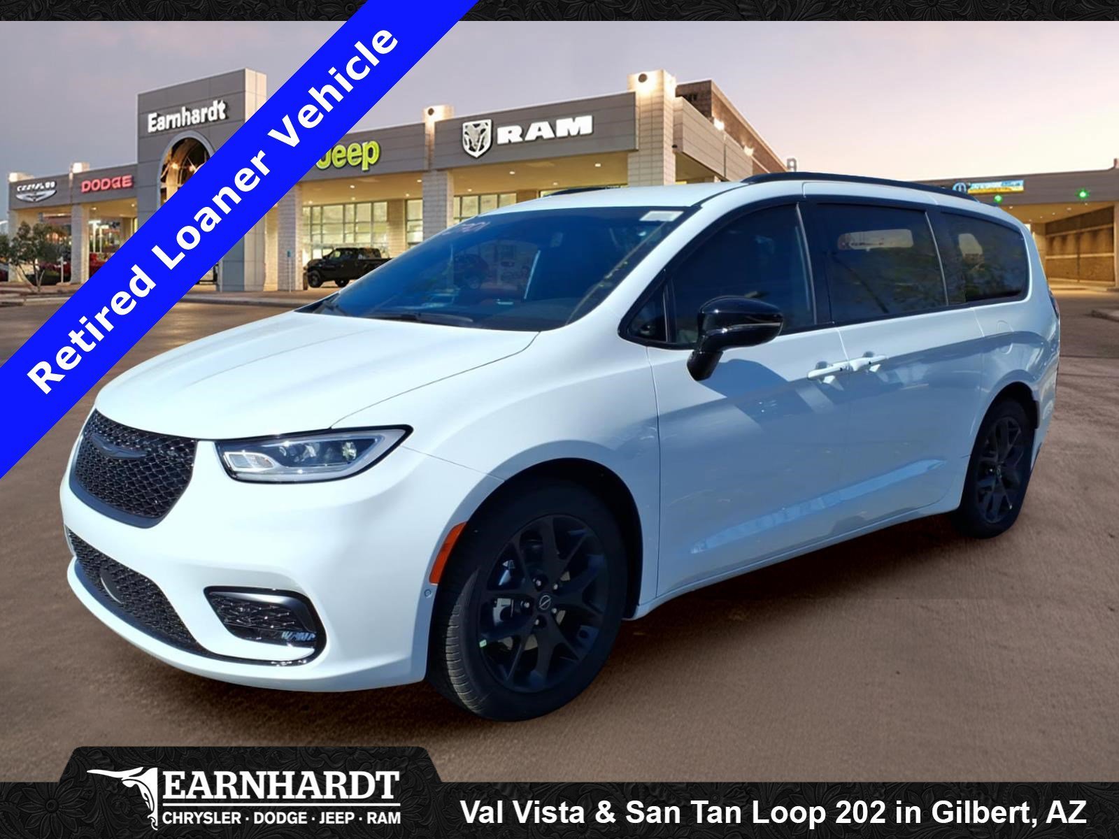 2026 Chrysler Pacifica Select's photo