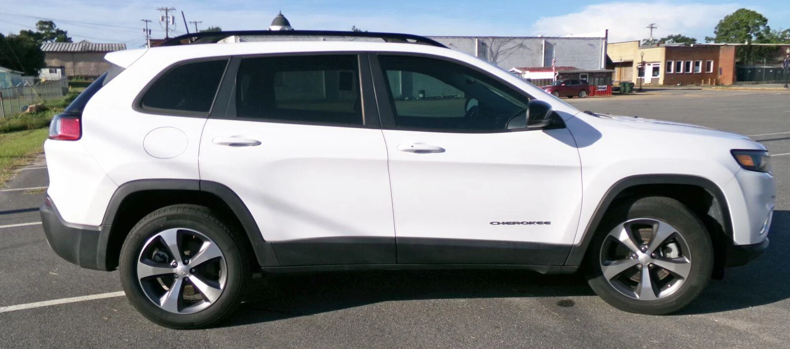 Used 2022 Bright White Clearcoat Jeep Limited image 6