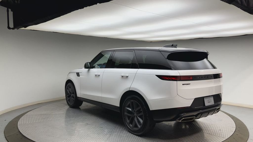 Used 2024 Fuji White Land Rover SE image 4