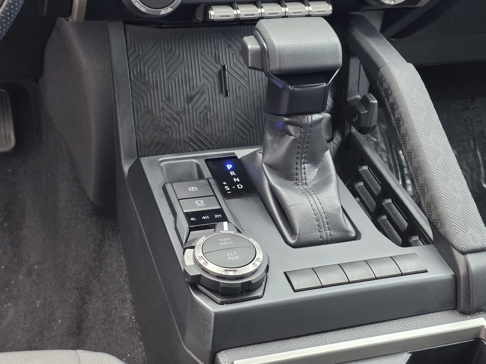 2025 Toyota Tacoma SR5 - Photo 22