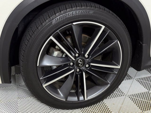 Used 2023 Majestic White INFINITI ESSENTIAL image 4