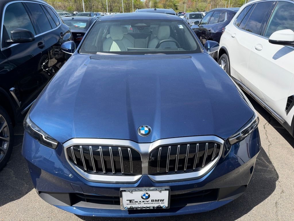 New 2026 Phytonic Blue Metallic BMW 530i xDrive image 2