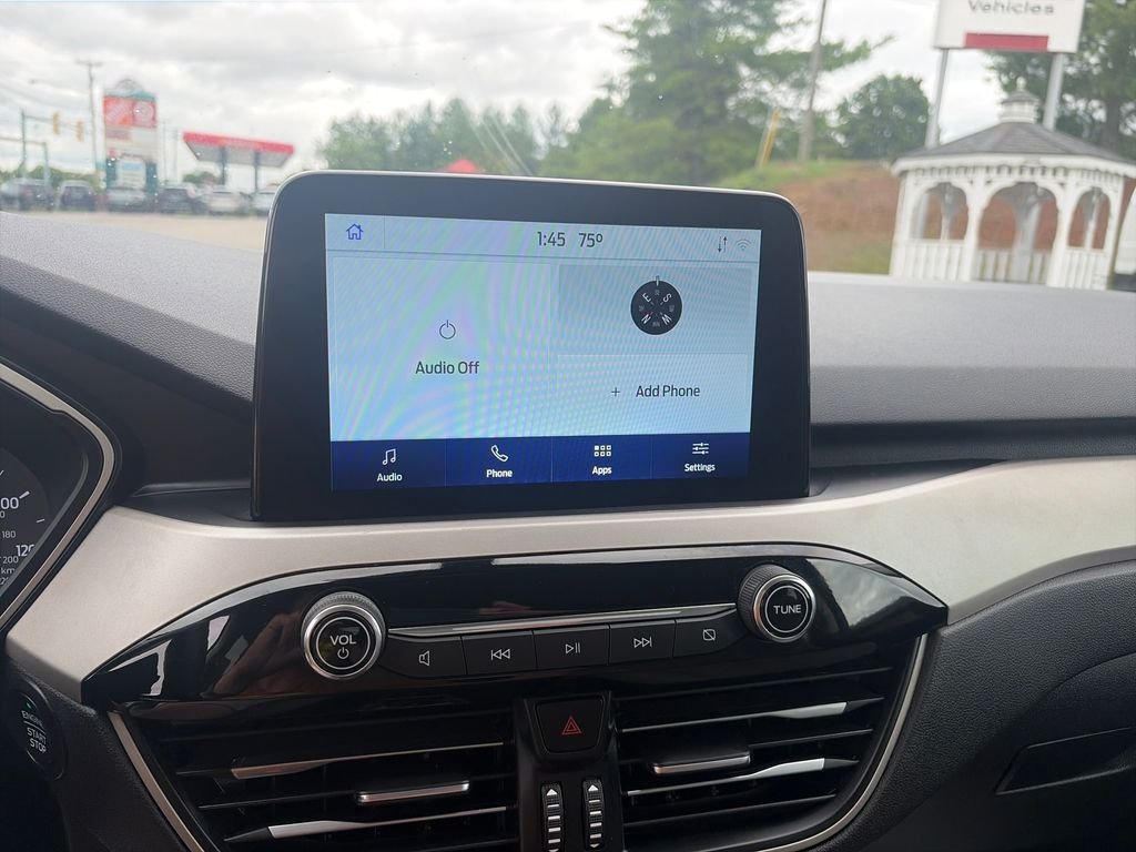 Used 2022 White Ford SE image 19