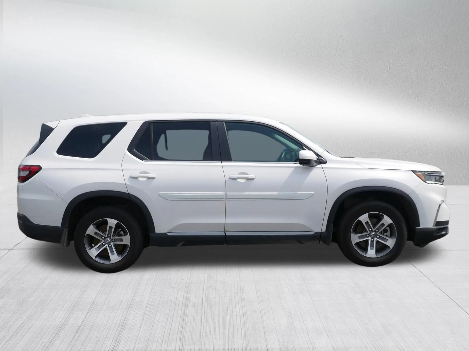 Used 2023 Platinum White Pearl Honda EX-L 8 Passenger image 8