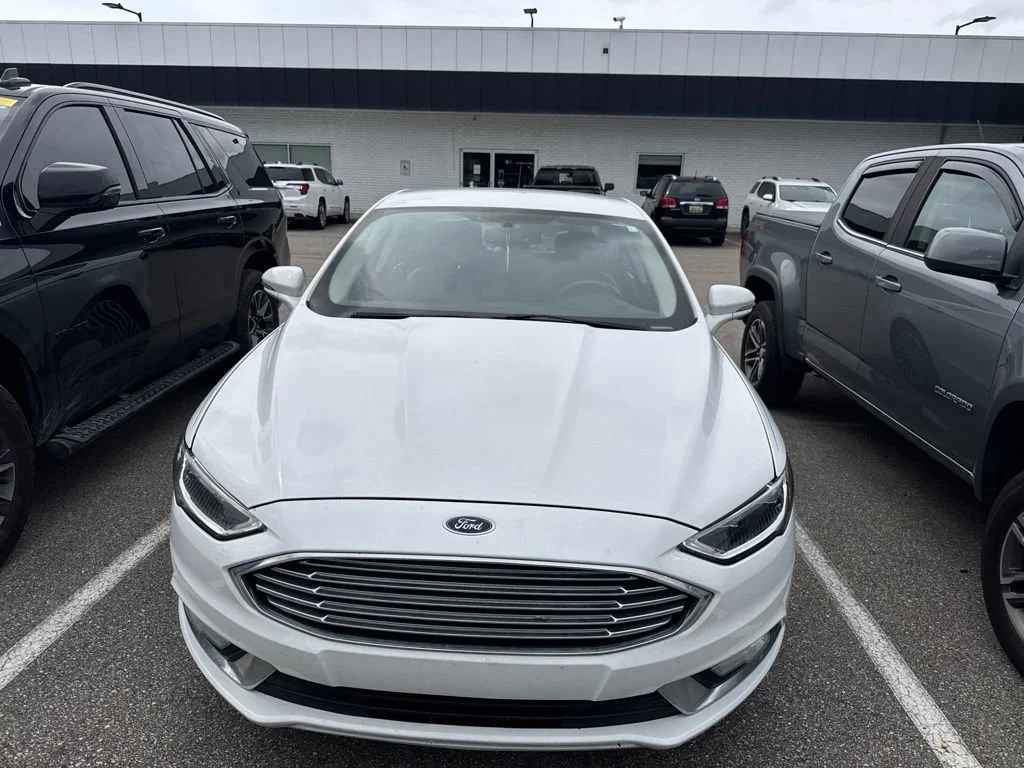 Used 2017 White Ford SE image 3