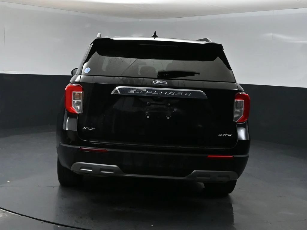 Used 2023 Black Ford XLT image 4
